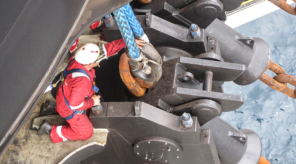 Anchor_chain_and_riser_Installation
