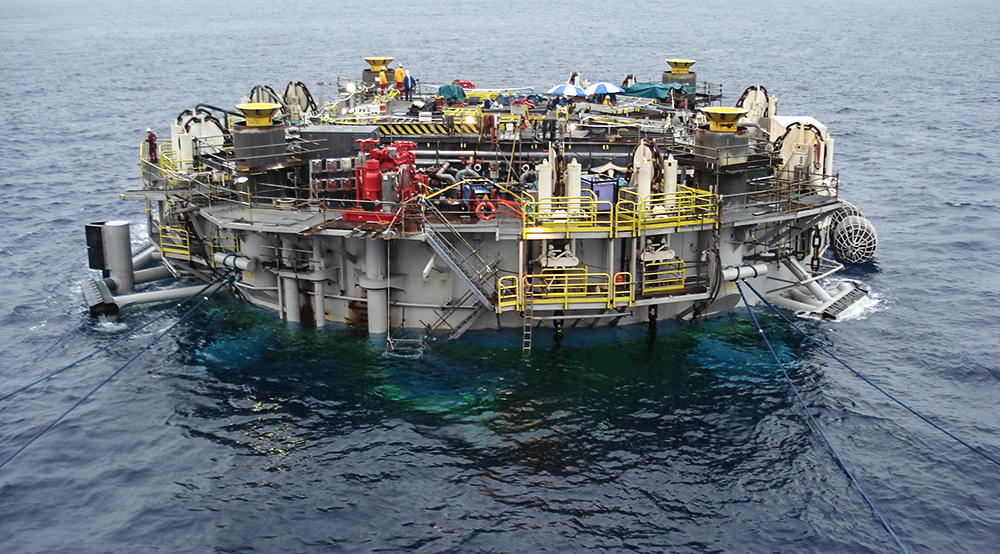 Open-Sea_catamaran_topsides_floatover_installation_with_samson_ropes